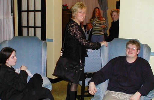 Chatting in the Living Room:  Leslie Mann, Lisa Flannery, Greg Sheldon